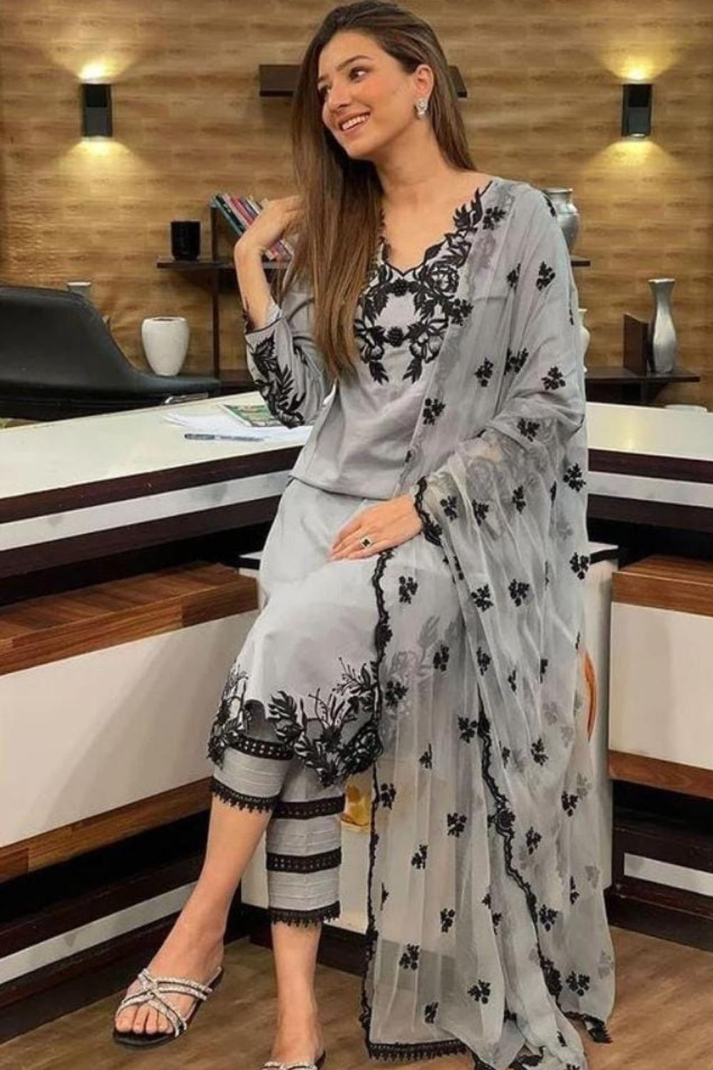Heavy Embroidered Lawn 3pc
