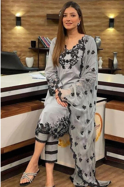 Heavy Embroidered Lawn 3pc