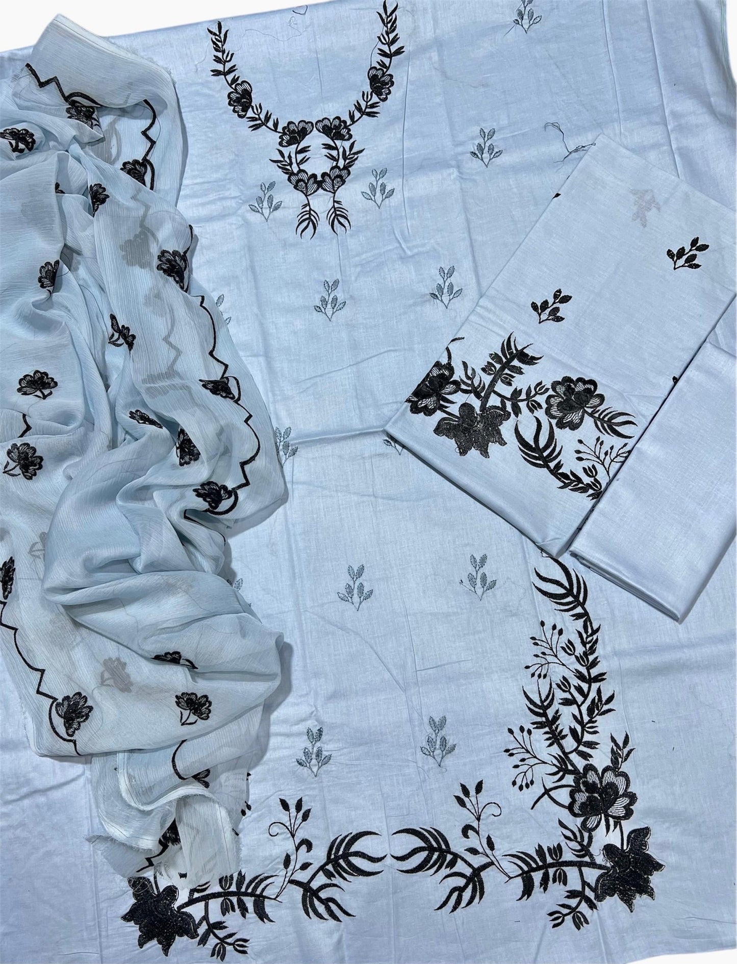 Heavy Embroidered Lawn 3pc